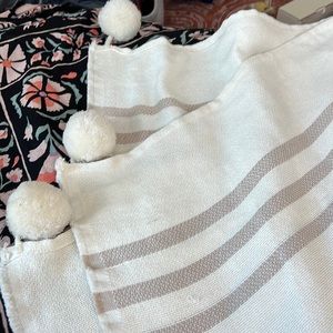 lightweight tasseled throw
